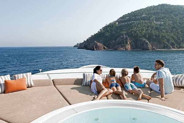 做資深三亞旅游達人,游艇旅游更時尚! 做資深三亞旅游達人,游艇旅游更時尚!