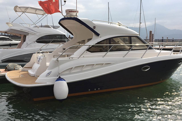 32英尺運動快艇