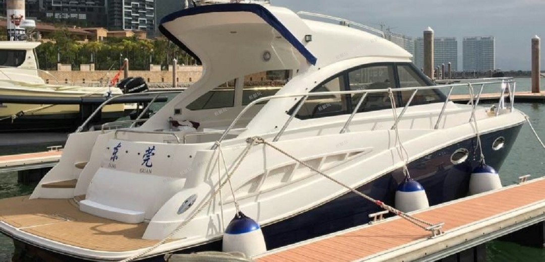 32英尺運(yùn)動快艇