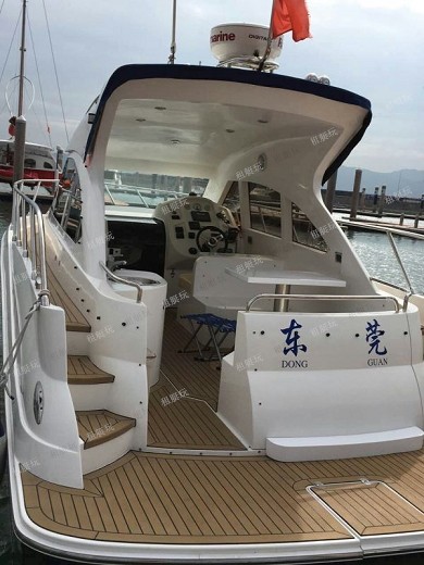 32英尺運(yùn)動快艇