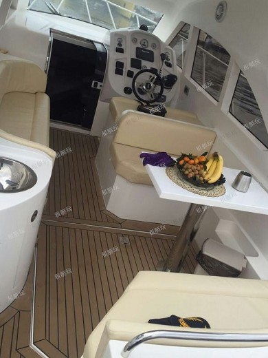 32英尺運(yùn)動快艇